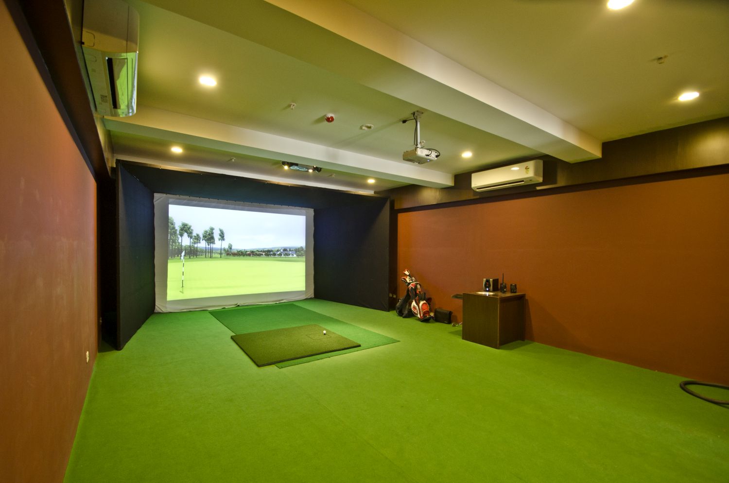 virtual golf room